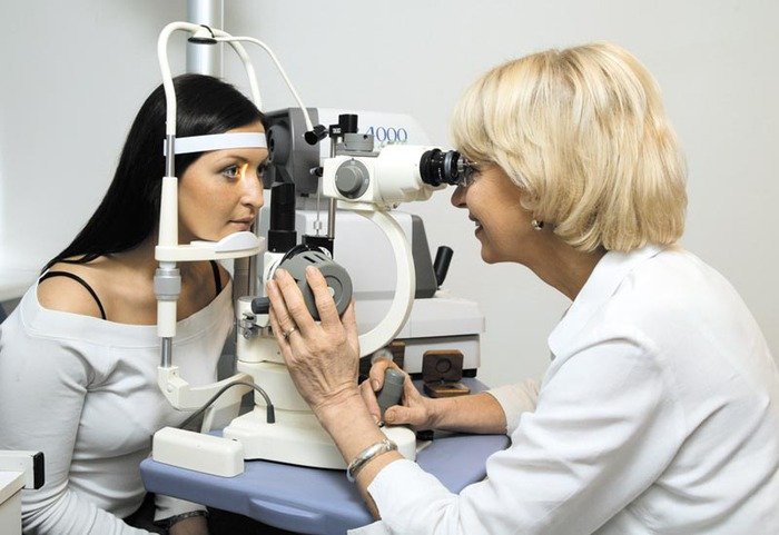 Что лечит врач офтальмолог?